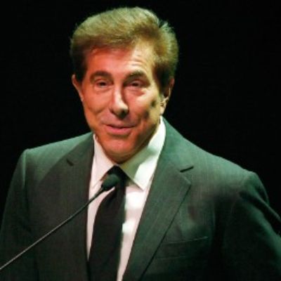 Photo of Steve Wynn while giving a speech.